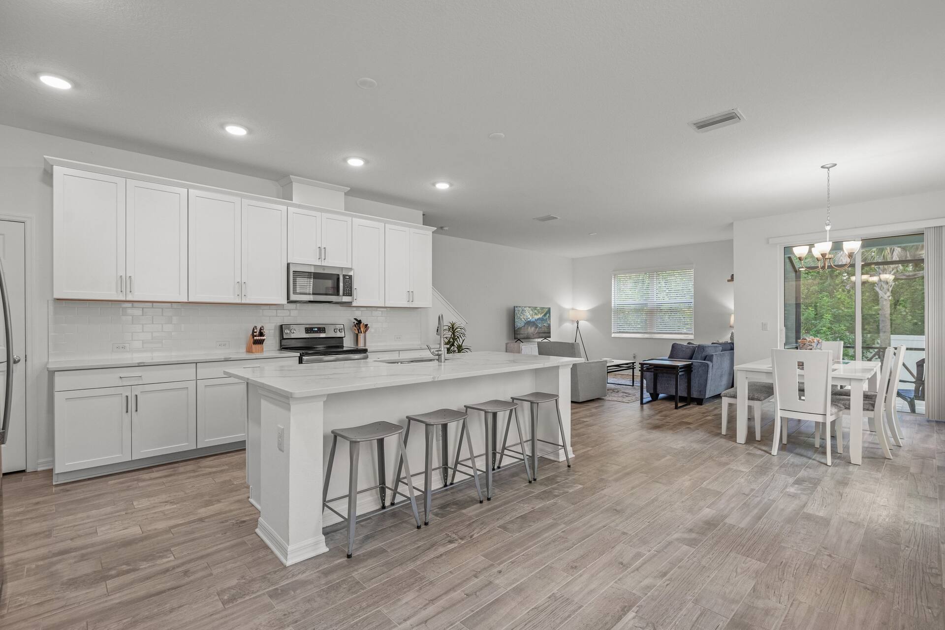 Spacious vacation rental Sarasota FL — Airbnb co-host and short-term rental management